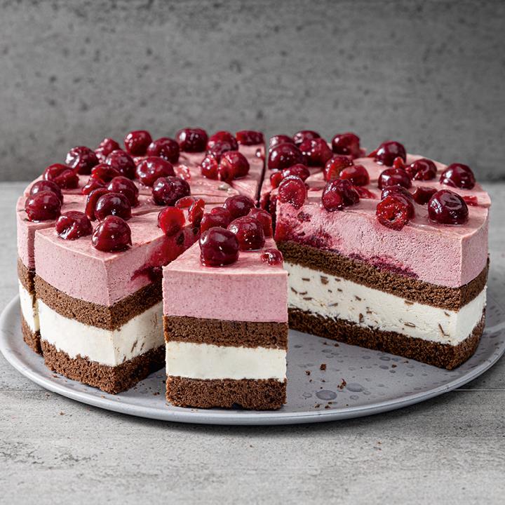 UNSERE PRACHTSTÜCKE Kirsch-Stracciatella-Torte, vorgeschnitten ...